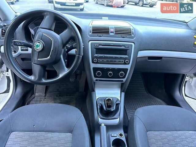 Білий Шкода Октавія, об'ємом двигуна 1.8 л та пробігом 184 тис. км за 8500 $, фото 9 на Automoto.ua