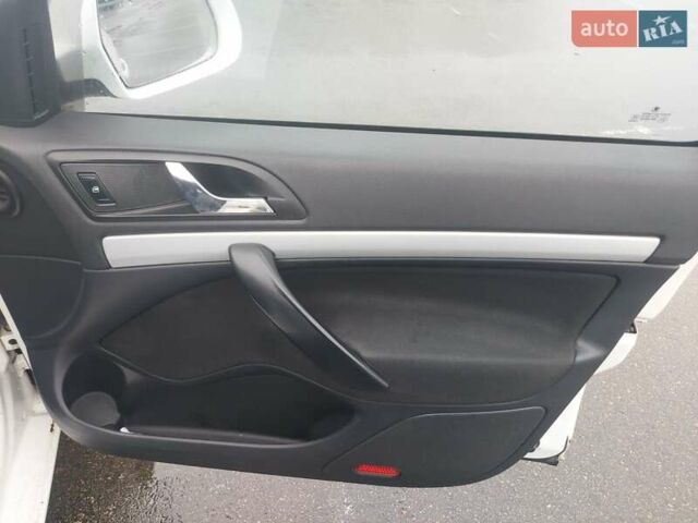 Білий Шкода Октавія, об'ємом двигуна 1.6 л та пробігом 282 тис. км за 5799 $, фото 45 на Automoto.ua