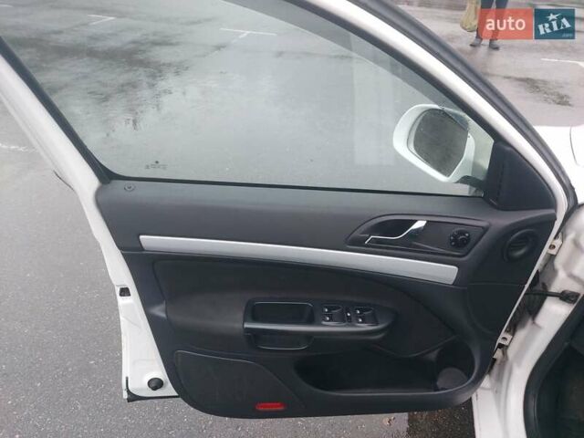 Білий Шкода Октавія, об'ємом двигуна 1.6 л та пробігом 282 тис. км за 5799 $, фото 42 на Automoto.ua