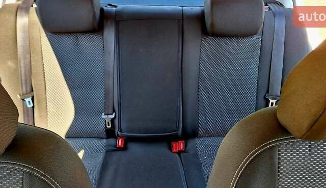 Білий Шкода Октавія, об'ємом двигуна 1.6 л та пробігом 138 тис. км за 7600 $, фото 4 на Automoto.ua