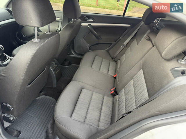 Білий Шкода Октавія, об'ємом двигуна 1.6 л та пробігом 260 тис. км за 7900 $, фото 22 на Automoto.ua