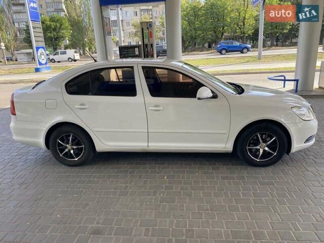 Білий Шкода Октавія, об'ємом двигуна 1.6 л та пробігом 262 тис. км за 7500 $, фото 4 на Automoto.ua