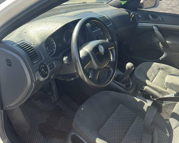 Белый Шкода Октавия, объемом двигателя 1.6 л и пробегом 349 тыс. км за 7500 $, фото 14 на Automoto.ua