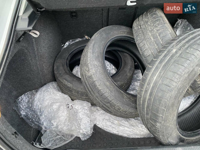 Білий Шкода Октавія, об'ємом двигуна 1.6 л та пробігом 189 тис. км за 8999 $, фото 27 на Automoto.ua