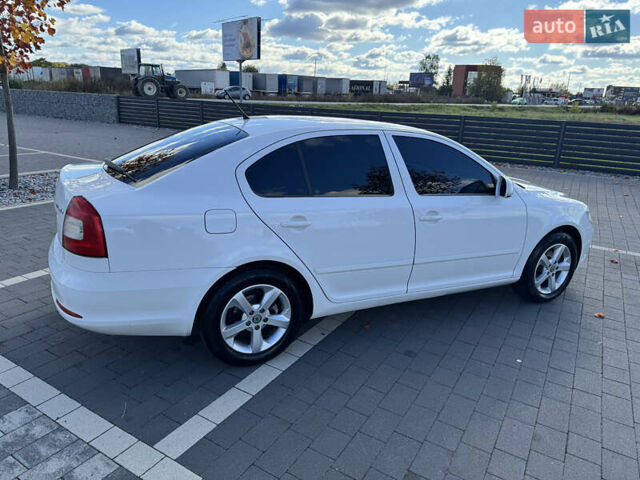 Белый Шкода Октавия, объемом двигателя 1.6 л и пробегом 242 тыс. км за 8100 $, фото 9 на Automoto.ua