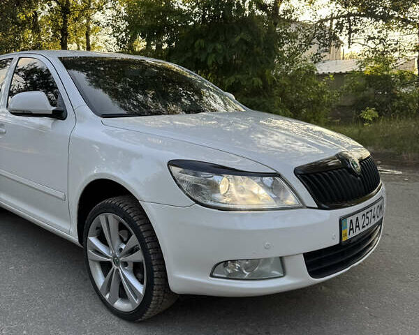 Білий Шкода Октавія, об'ємом двигуна 1.8 л та пробігом 303 тис. км за 6899 $, фото 14 на Automoto.ua