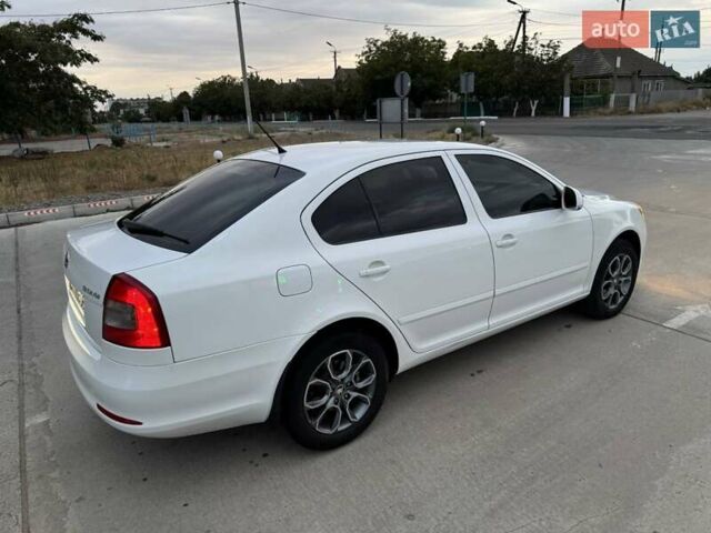 Белый Шкода Октавия, объемом двигателя 1.97 л и пробегом 246 тыс. км за 8400 $, фото 1 на Automoto.ua