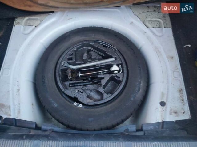 Білий Шкода Октавія, об'ємом двигуна 1.6 л та пробігом 150 тис. км за 8500 $, фото 9 на Automoto.ua