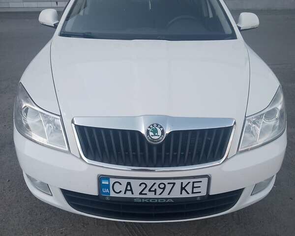 Белый Шкода Октавия, объемом двигателя 1.8 л и пробегом 184 тыс. км за 7500 $, фото 1 на Automoto.ua