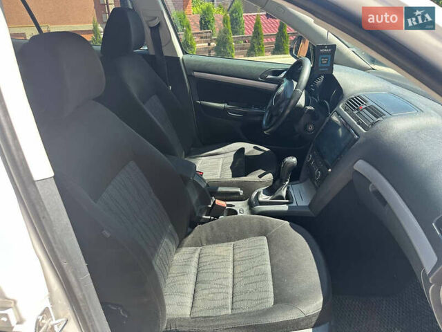 Шкода Октавия 2011 в Черновцах на Automoto.ua Белый Шкода Октавия, объемом двигателя 1.8 л и пробегом 258 тыс. км за 6500 $, фото 9 на Automoto.ua