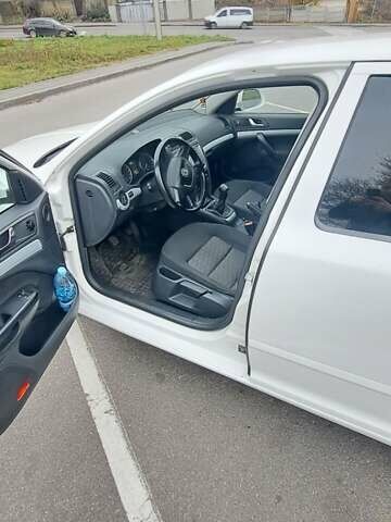 Белый Шкода Октавия, объемом двигателя 1.6 л и пробегом 240 тыс. км за 7600 $, фото 5 на Automoto.ua