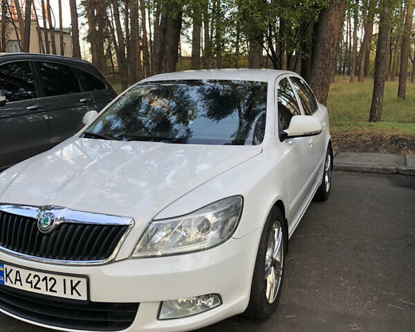 Белый Шкода Октавия, объемом двигателя 1.8 л и пробегом 240 тыс. км за 7500 $, фото 6 на Automoto.ua
