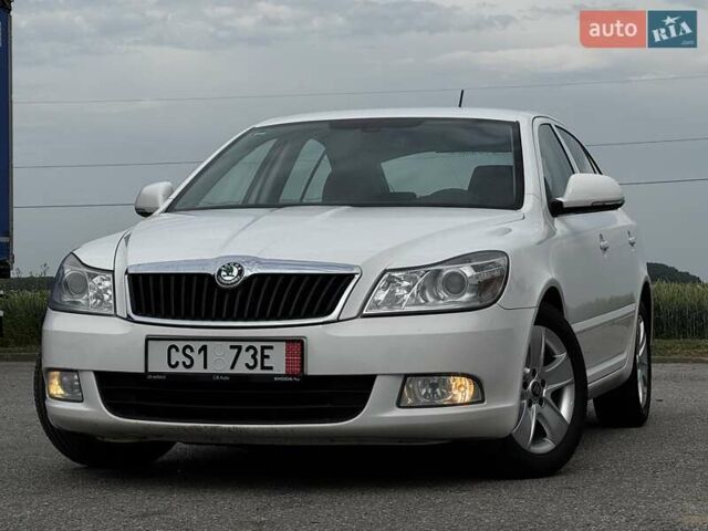Шкода Октавия 2011 в Самборе на Automoto.ua Белый Шкода Октавия, объемом двигателя 1.97 л и пробегом 272 тыс. км за 10400 $, фото 1 на Automoto.ua