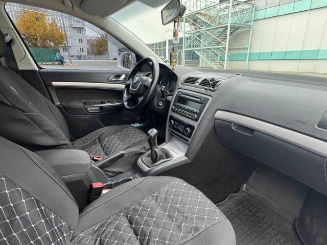 Белый Шкода Октавия, объемом двигателя 1.8 л и пробегом 180 тыс. км за 7200 $, фото 16 на Automoto.ua