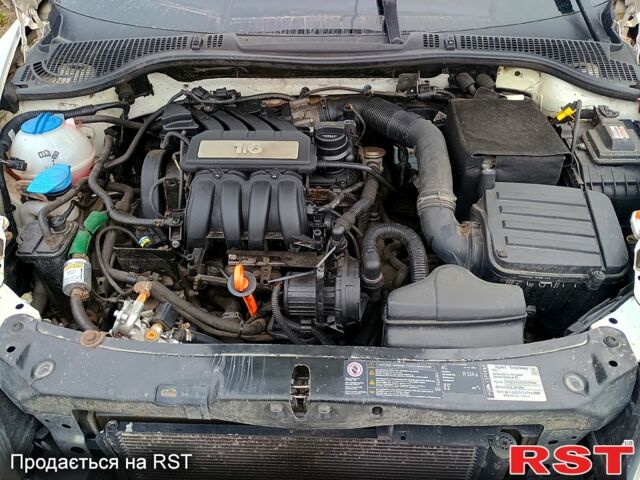 Белый Шкода Октавия, объемом двигателя 1.6 л и пробегом 194 тыс. км за 6800 $, фото 4 на Automoto.ua