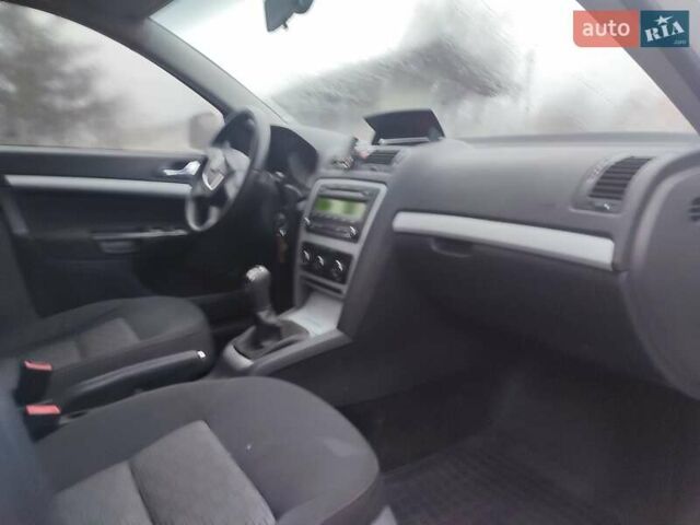 Білий Шкода Октавія, об'ємом двигуна 1.6 л та пробігом 150 тис. км за 8500 $, фото 6 на Automoto.ua