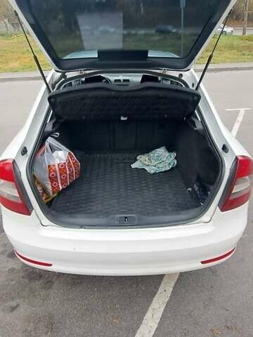 Белый Шкода Октавия, объемом двигателя 1.6 л и пробегом 240 тыс. км за 7600 $, фото 10 на Automoto.ua