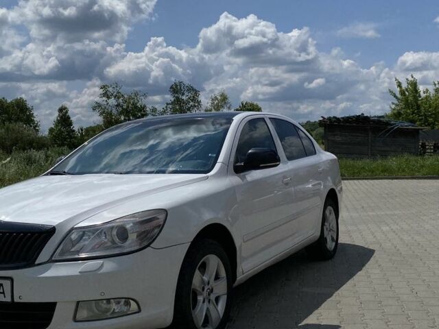 Белый Шкода Октавия, объемом двигателя 1.8 л и пробегом 240 тыс. км за 5300 $, фото 5 на Automoto.ua