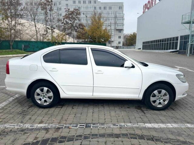Белый Шкода Октавия, объемом двигателя 1.8 л и пробегом 180 тыс. км за 7200 $, фото 4 на Automoto.ua