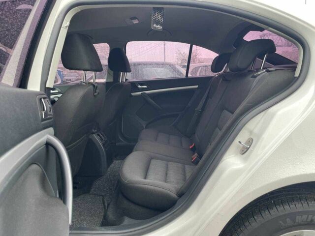 Белый Шкода Октавия, объемом двигателя 1.8 л и пробегом 155 тыс. км за 7990 $, фото 9 на Automoto.ua