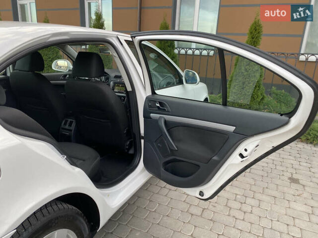 Білий Шкода Октавія, об'ємом двигуна 1.6 л та пробігом 189 тис. км за 8999 $, фото 21 на Automoto.ua