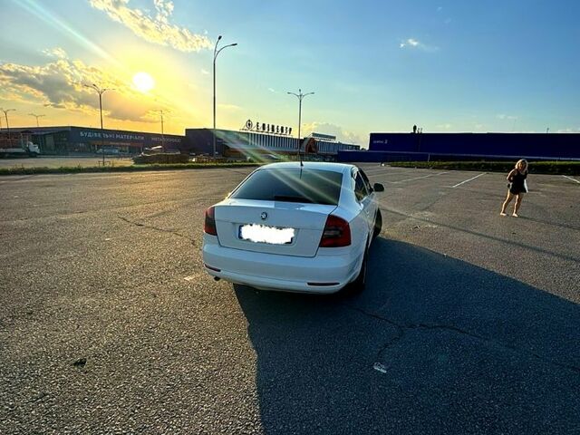 Белый Шкода Октавия, объемом двигателя 1.6 л и пробегом 264 тыс. км за 7500 $, фото 4 на Automoto.ua