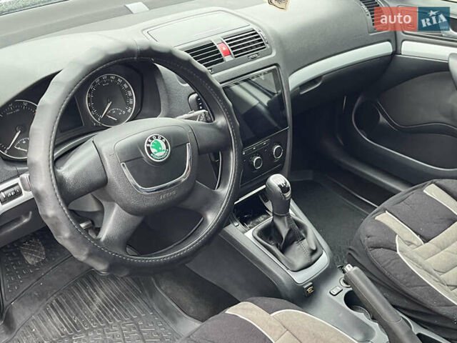 Шкода Октавия 2011 в Николаеве на Automoto.ua Белый Шкода Октавия, объемом двигателя 1.6 л и пробегом 183 тыс. км за 7499 $, фото 1 на Automoto.ua
