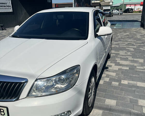 Белый Шкода Октавия, объемом двигателя 1.6 л и пробегом 349 тыс. км за 7500 $, фото 2 на Automoto.ua