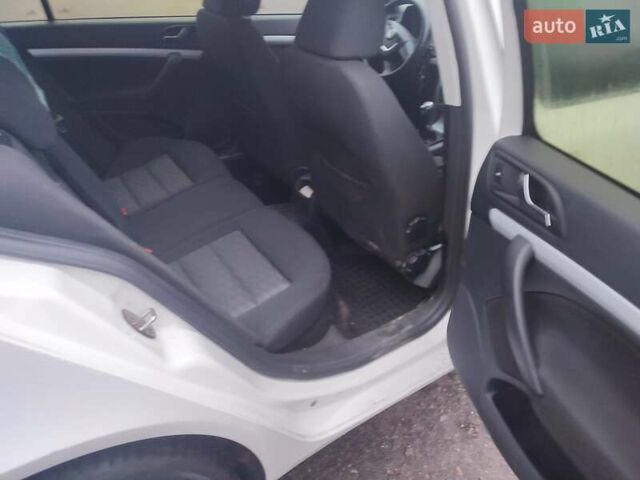 Білий Шкода Октавія, об'ємом двигуна 1.6 л та пробігом 150 тис. км за 8500 $, фото 7 на Automoto.ua