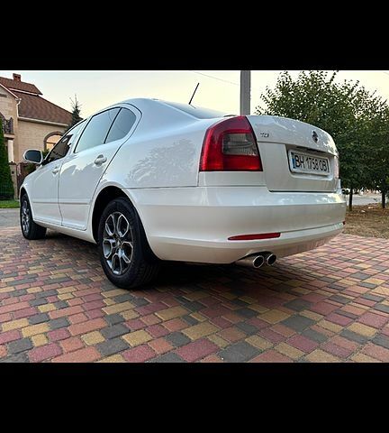 Белый Шкода Октавия, объемом двигателя 2 л и пробегом 240 тыс. км за 8700 $, фото 1 на Automoto.ua