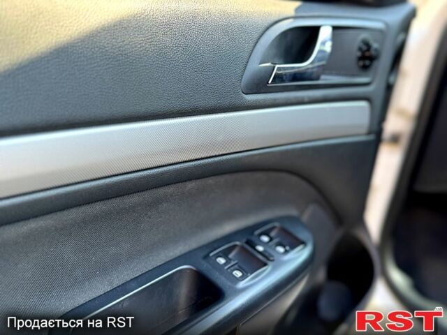 Білий Шкода Октавія, об'ємом двигуна 1.8 л та пробігом 230 тис. км за 9500 $, фото 4 на Automoto.ua