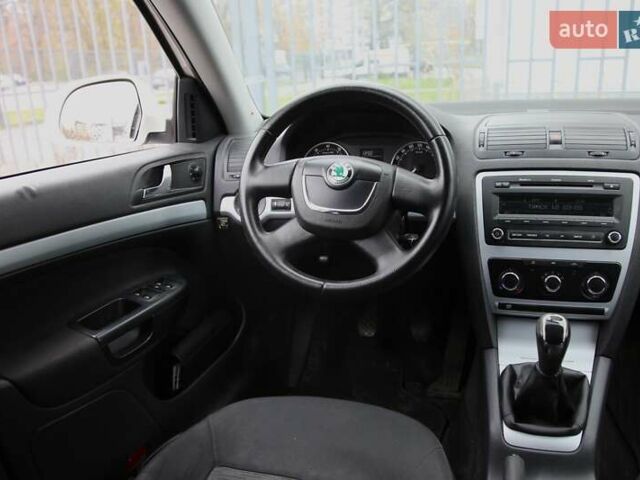 Белый Шкода Октавия, объемом двигателя 1.6 л и пробегом 239 тыс. км за 8100 $, фото 11 на Automoto.ua