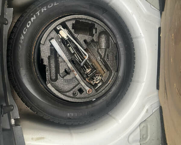 Белый Шкода Октавия, объемом двигателя 1.6 л и пробегом 288 тыс. км за 5500 $, фото 3 на Automoto.ua