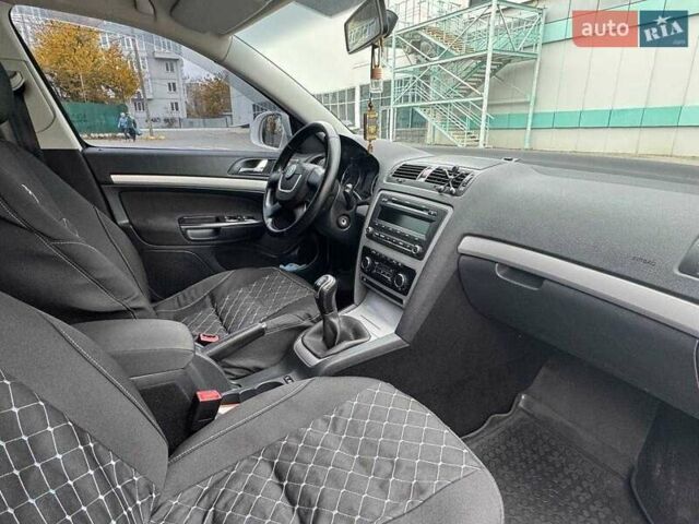 Белый Шкода Октавия, объемом двигателя 1.8 л и пробегом 180 тыс. км за 7200 $, фото 15 на Automoto.ua