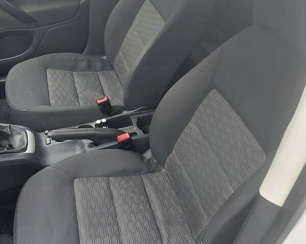 Білий Шкода Октавія, об'ємом двигуна 1.6 л та пробігом 282 тис. км за 5799 $, фото 41 на Automoto.ua