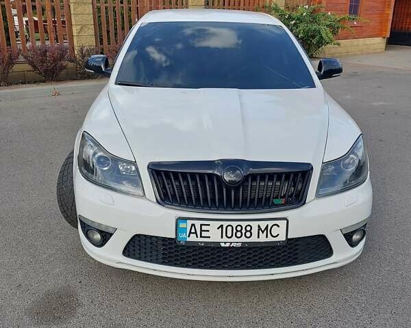 Белый Шкода Октавия, объемом двигателя 1.98 л и пробегом 215 тыс. км за 9100 $, фото 1 на Automoto.ua