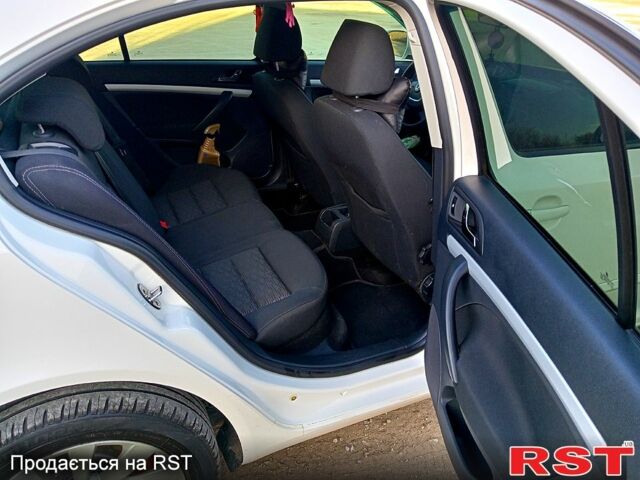 Белый Шкода Октавия, объемом двигателя 1.6 л и пробегом 230 тыс. км за 8200 $, фото 13 на Automoto.ua