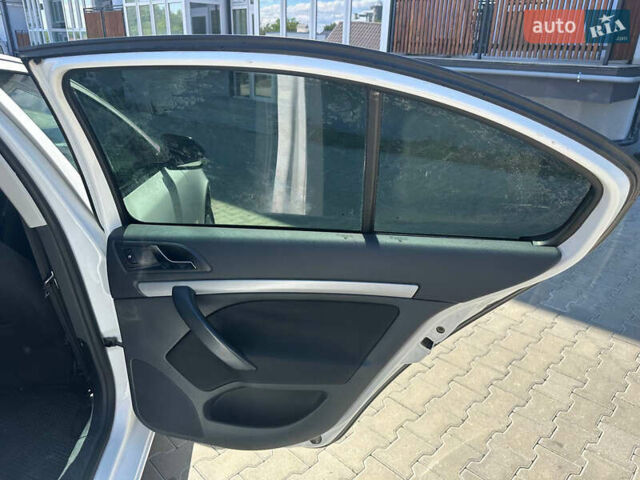 Шкода Октавия 2011 в Черновцах на Automoto.ua Белый Шкода Октавия, объемом двигателя 1.8 л и пробегом 258 тыс. км за 6500 $, фото 17 на Automoto.ua