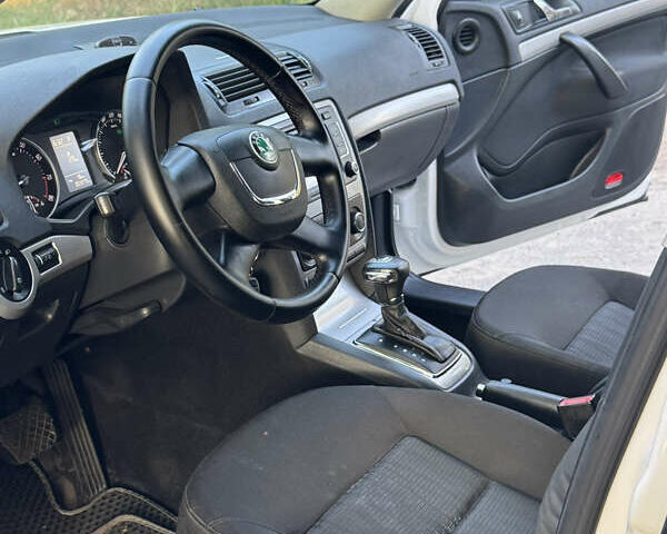 Білий Шкода Октавія, об'ємом двигуна 1.8 л та пробігом 303 тис. км за 6899 $, фото 17 на Automoto.ua