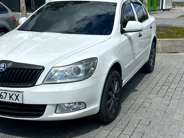 Білий Шкода Октавія, об'ємом двигуна 1.6 л та пробігом 202 тис. км за 8500 $, фото 1 на Automoto.ua