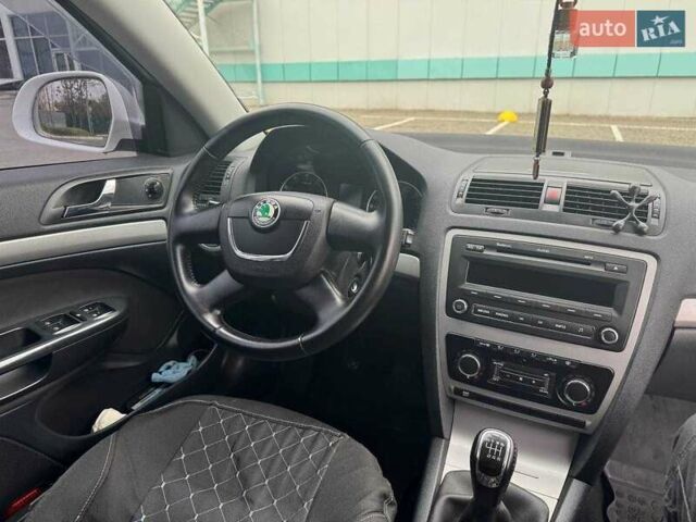 Белый Шкода Октавия, объемом двигателя 1.8 л и пробегом 180 тыс. км за 7200 $, фото 17 на Automoto.ua