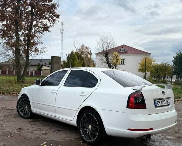 Шкода Октавия 2011 в Коростене на Automoto.ua Белый Шкода Октавия, объемом двигателя 1.98 л и пробегом 238 тыс. км за 9000 $, фото 6 на Automoto.ua