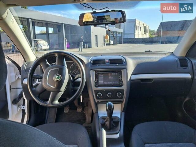 Білий Шкода Октавія, об'ємом двигуна 1.6 л та пробігом 230 тис. км за 8500 $, фото 18 на Automoto.ua