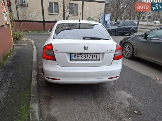 Белый Шкода Октавия, объемом двигателя 1.6 л и пробегом 448 тыс. км за 8500 $, фото 1 на Automoto.ua
