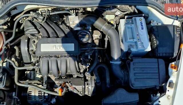 Білий Шкода Октавія, об'ємом двигуна 1.6 л та пробігом 138 тис. км за 7600 $, фото 2 на Automoto.ua