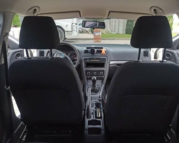 Белый Шкода Октавия, объемом двигателя 1.6 л и пробегом 310 тыс. км за 6500 $, фото 1 на Automoto.ua