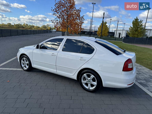 Белый Шкода Октавия, объемом двигателя 1.6 л и пробегом 242 тыс. км за 8100 $, фото 4 на Automoto.ua