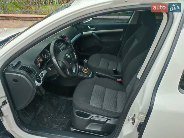 Белый Шкода Октавия, объемом двигателя 1.6 л и пробегом 220 тыс. км за 7399 $, фото 18 на Automoto.ua