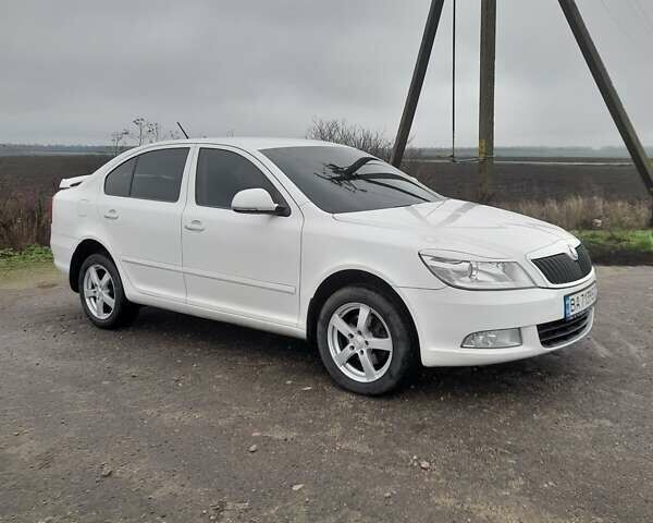 Белый Шкода Октавия, объемом двигателя 1.8 л и пробегом 219 тыс. км за 8200 $, фото 3 на Automoto.ua