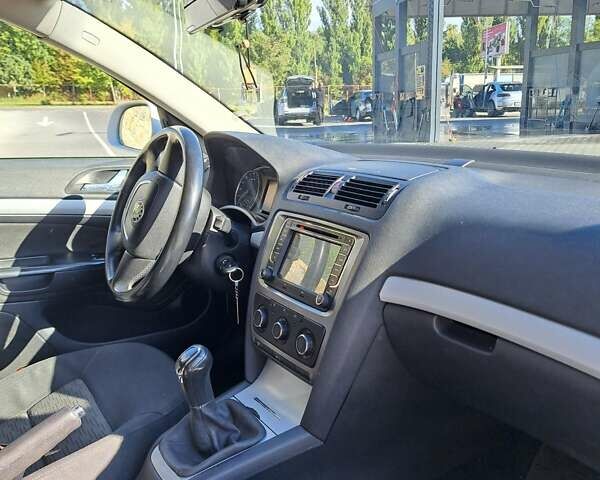 Білий Шкода Октавія, об'ємом двигуна 1.6 л та пробігом 230 тис. км за 8500 $, фото 16 на Automoto.ua